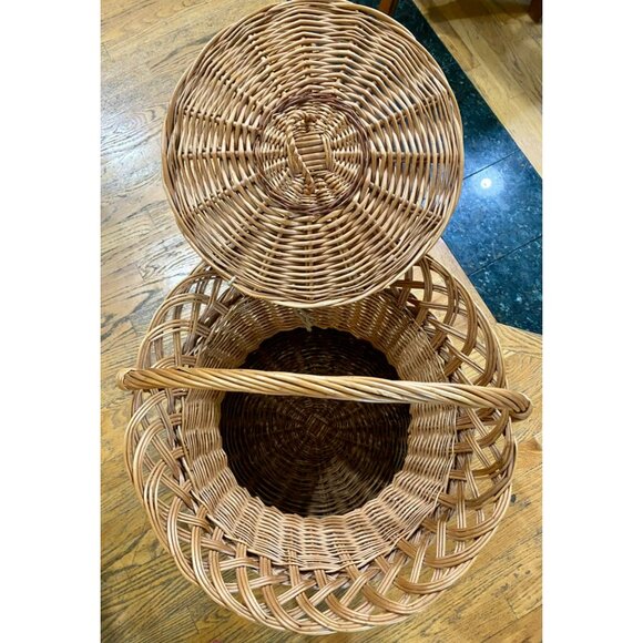 Vintage Large Rattan Laundry Hamper with Carrying Handle & Lid - Picture 4 of 9